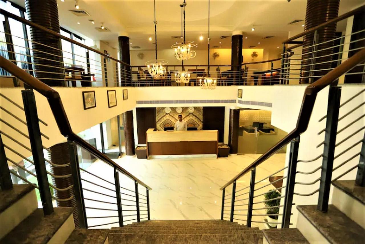 Hotel Arch International New Delhi Exteriör bild
